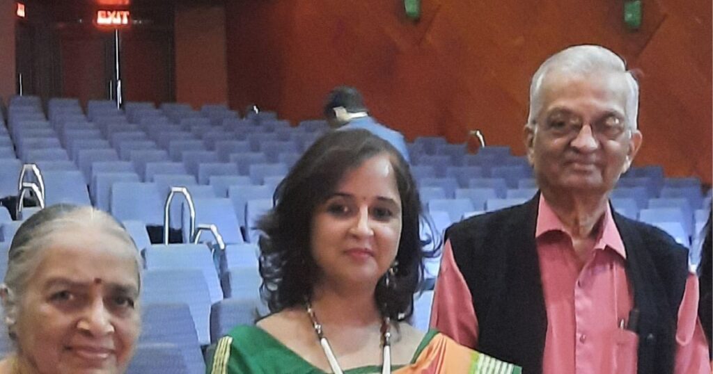 Dipali Akolkar is standing between Anil Kakodkar (Chairman Atomic Energy Commision of India) and his wife